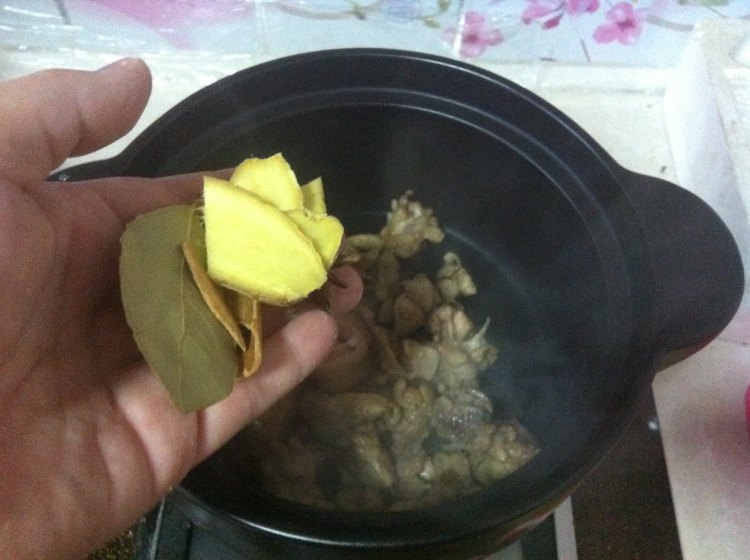 啤酒土豆鸡腿煲步骤5