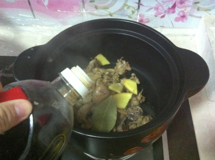 啤酒土豆鸡腿煲步骤6