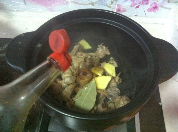 啤酒土豆鸡腿煲步骤7