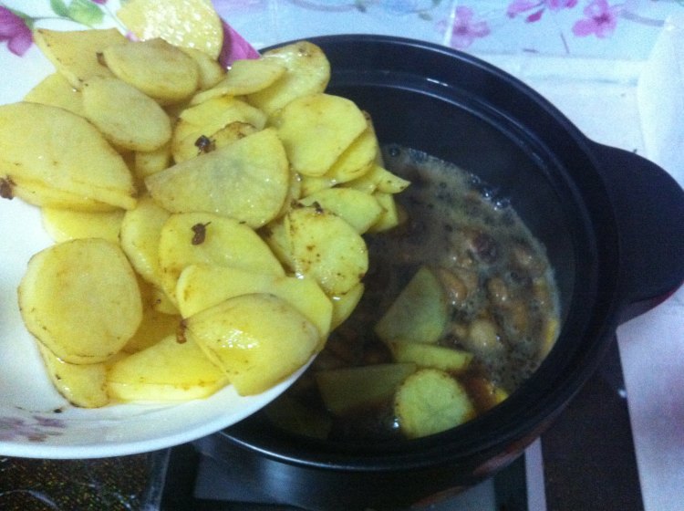 啤酒土豆鸡腿煲步骤9