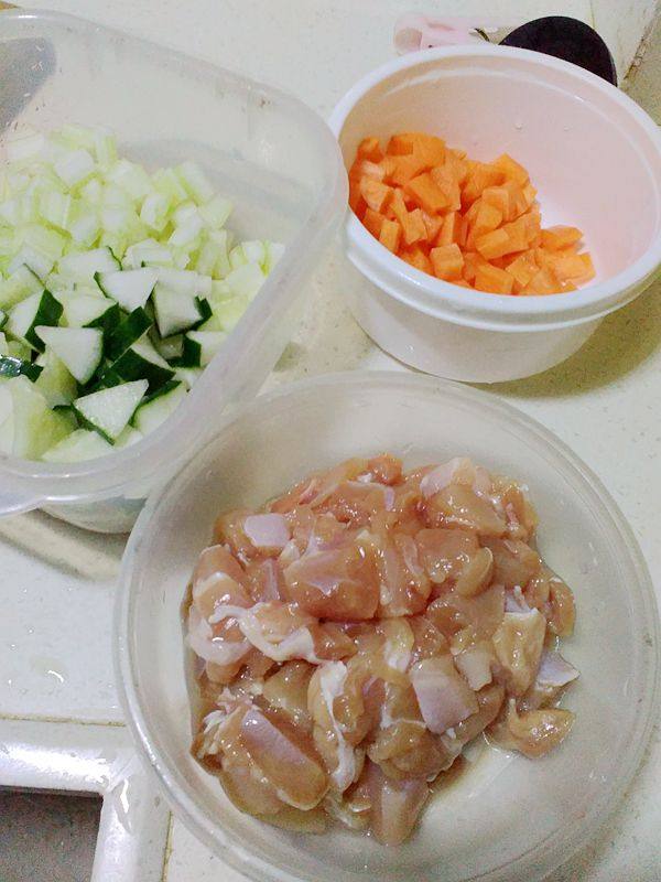 杂蔬腰果鸡丁步骤2