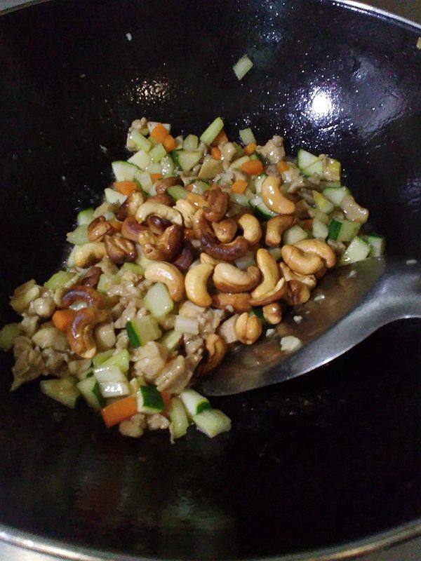 杂蔬腰果鸡丁步骤11