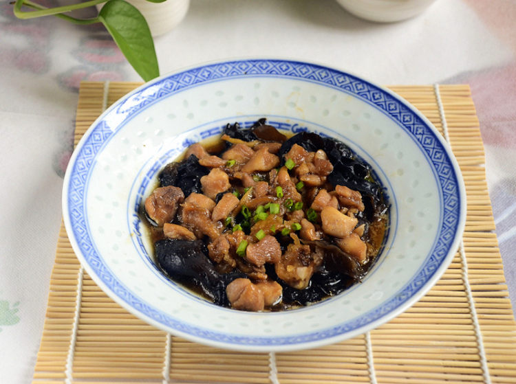 黑木耳蒸鸡粒步骤8