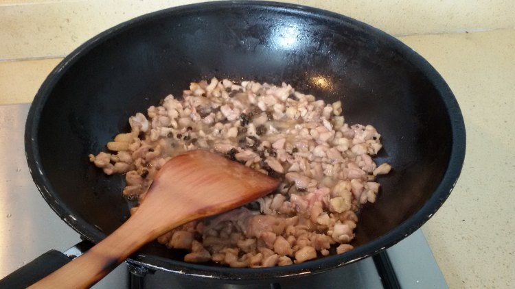 香辣豇豆炒鸡丁步骤7