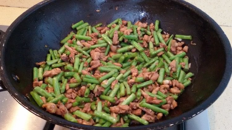 香辣豇豆炒鸡丁步骤10