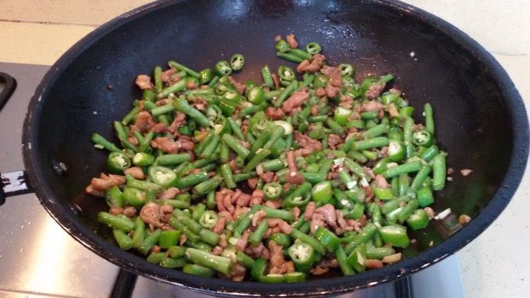 香辣豇豆炒鸡丁步骤12