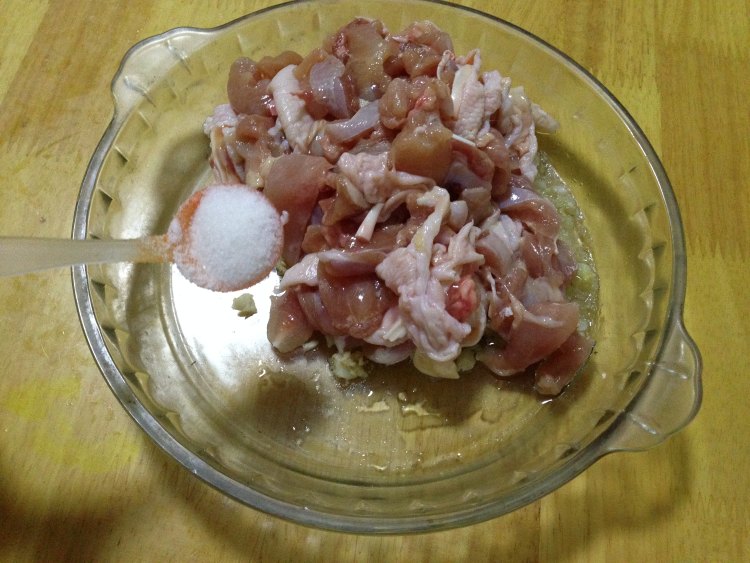 【手工美食】蒜末烧鸡步骤5