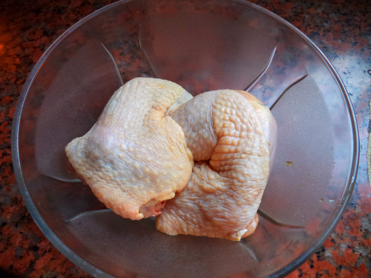 【手工美食】黑椒烤鸡步骤1