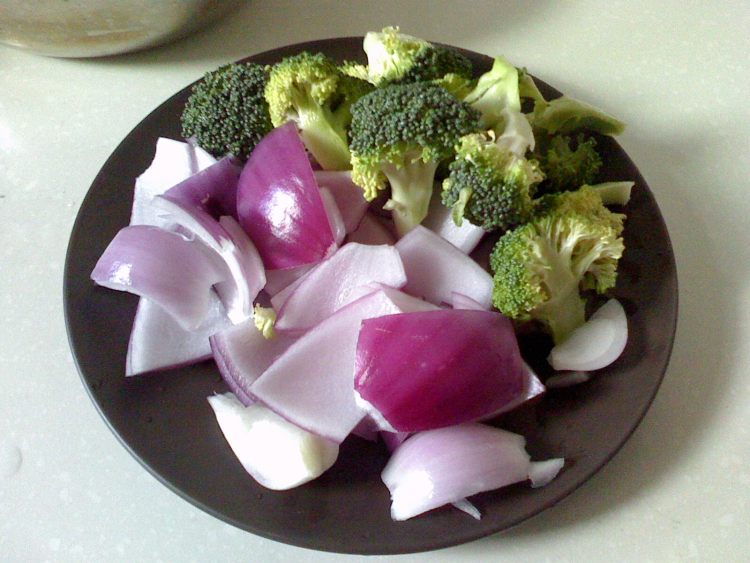 西兰花炒鸡腿步骤3