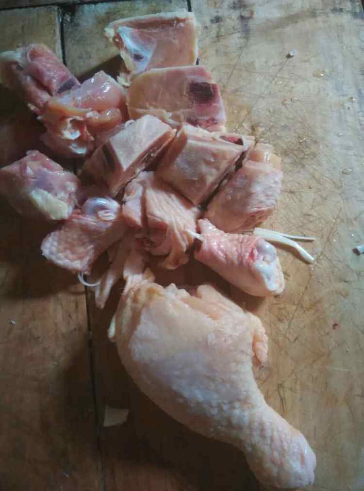 鸡腿炖磨菇步骤1