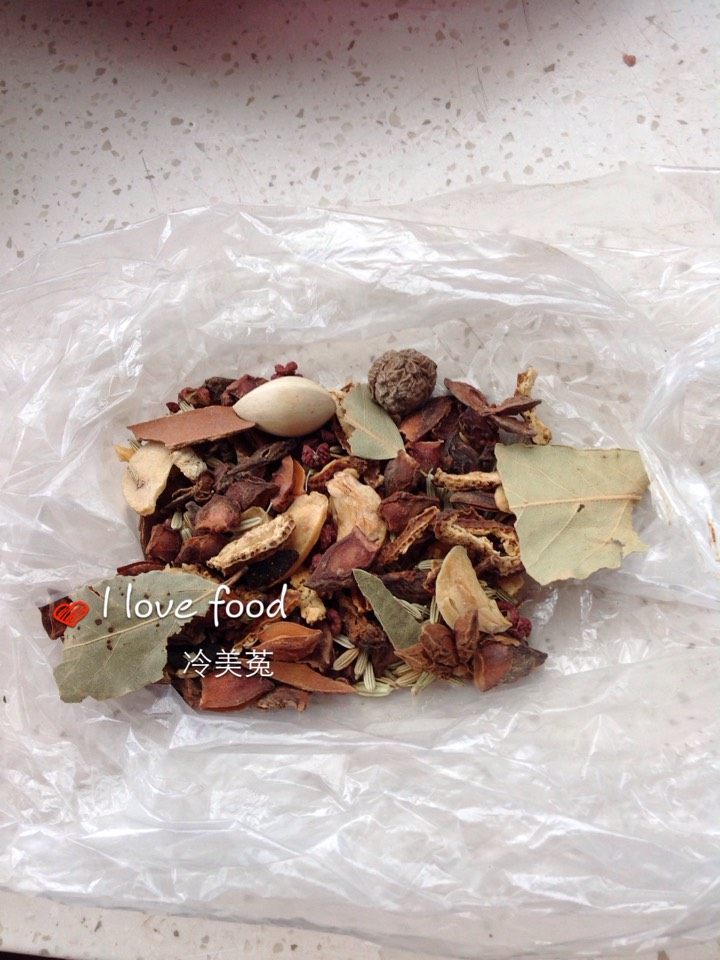 肉蘑炖鸡腿步骤3