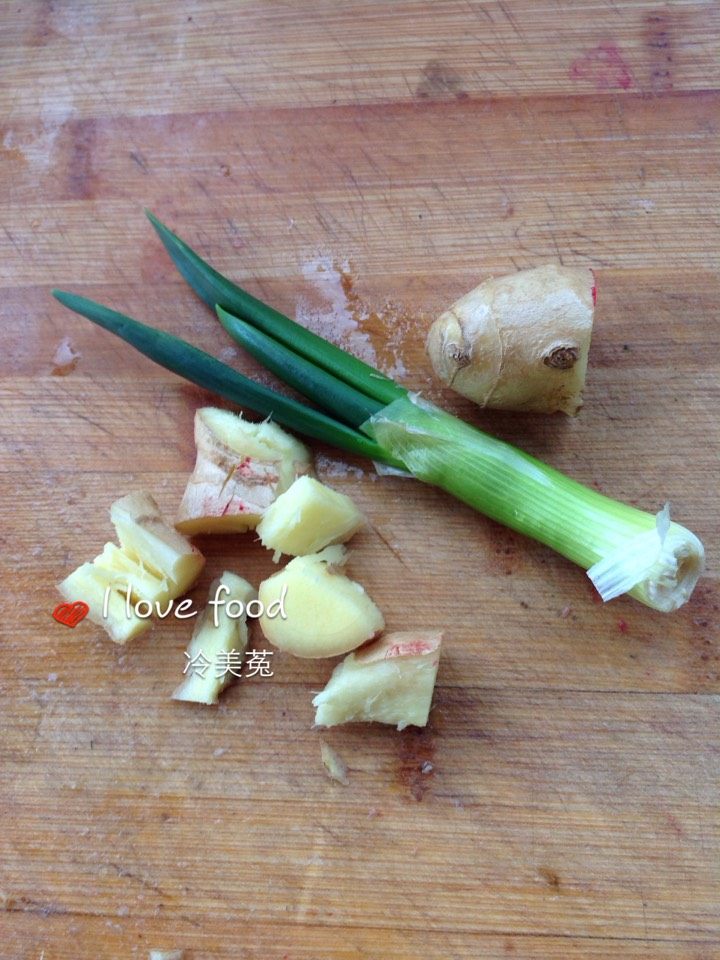肉蘑炖鸡腿步骤4
