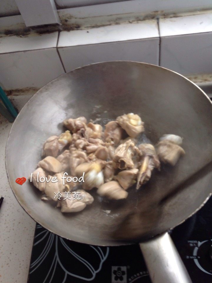 肉蘑炖鸡腿步骤13