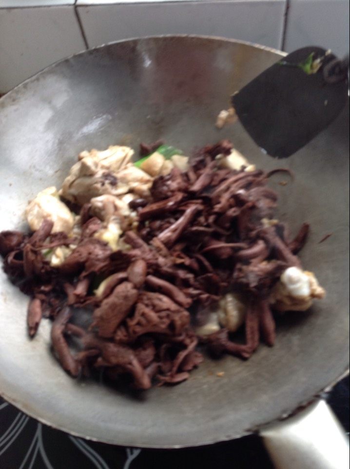 肉蘑炖鸡腿步骤15