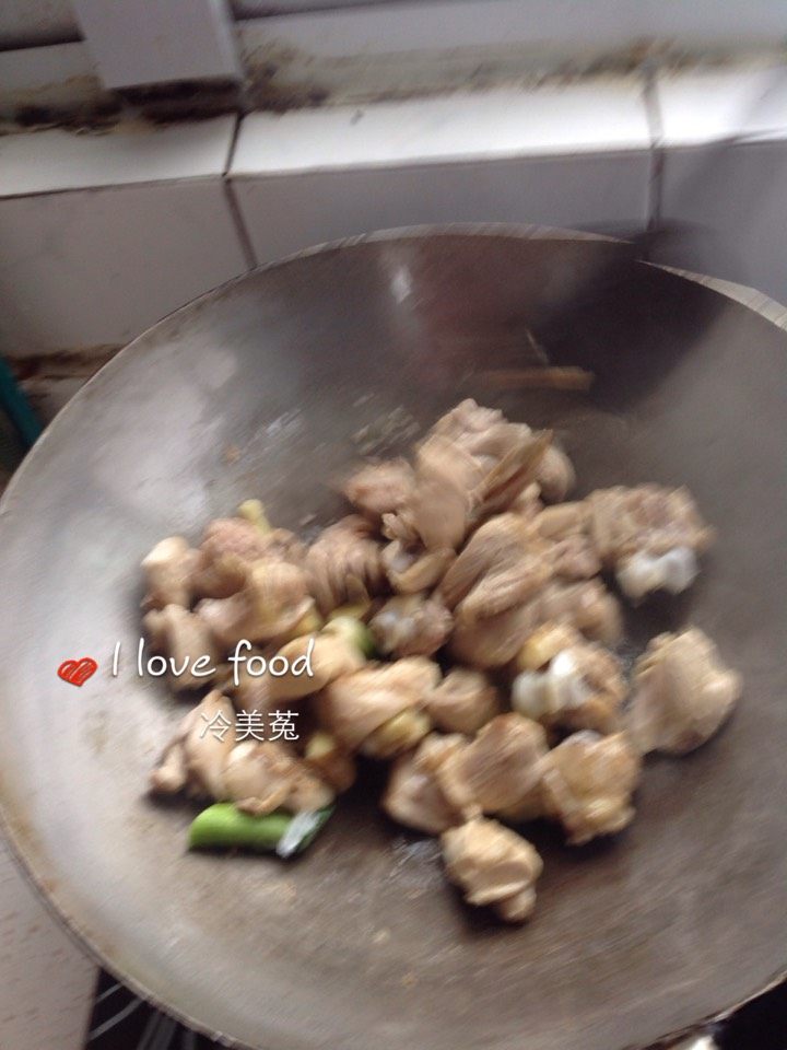 肉蘑炖鸡腿步骤14