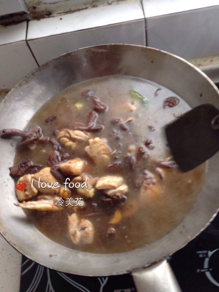 肉蘑炖鸡腿步骤16