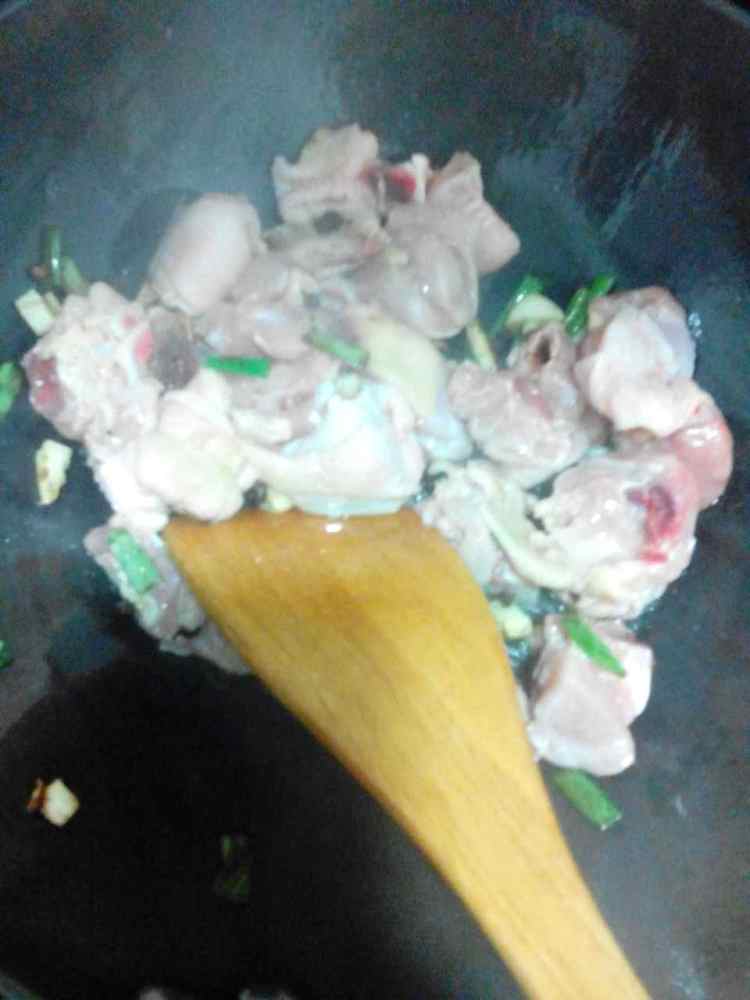 菠萝炒鸡腿步骤6