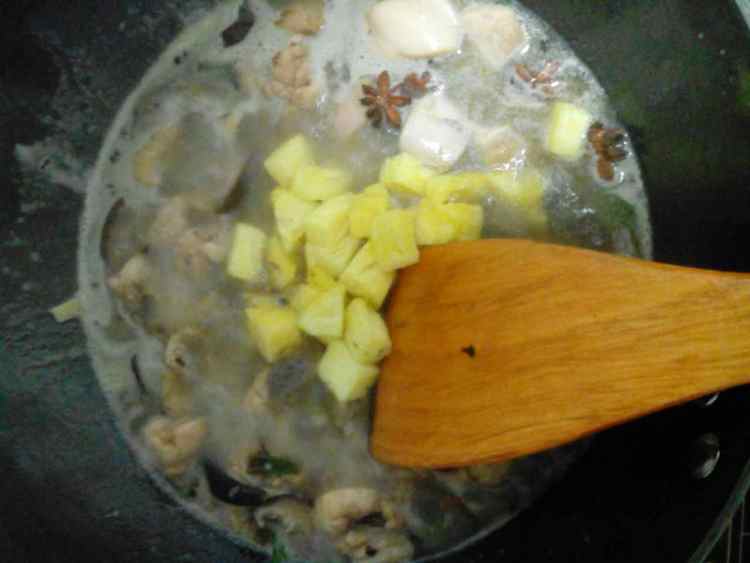 菠萝炒鸡腿步骤9