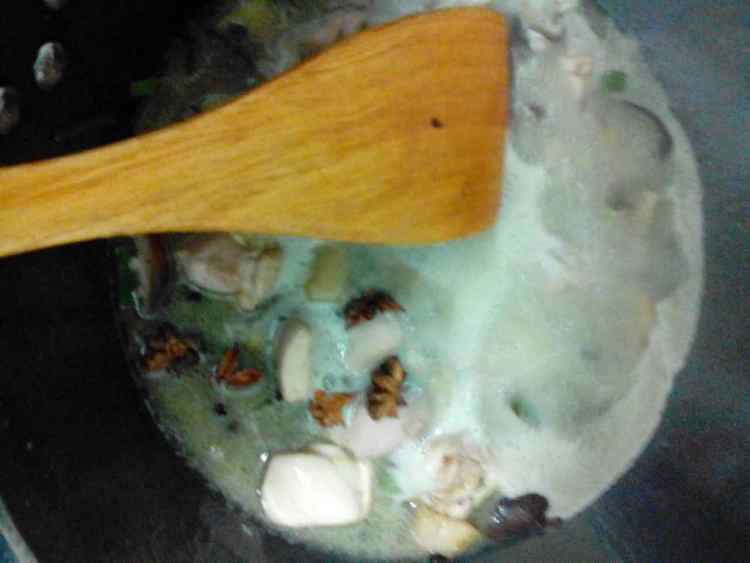 菠萝炒鸡腿步骤8