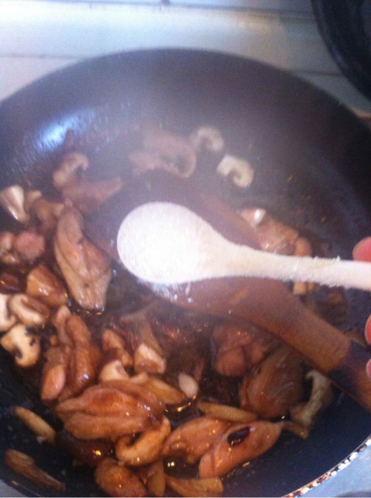 香菇滑鸡煲仔饭步骤9