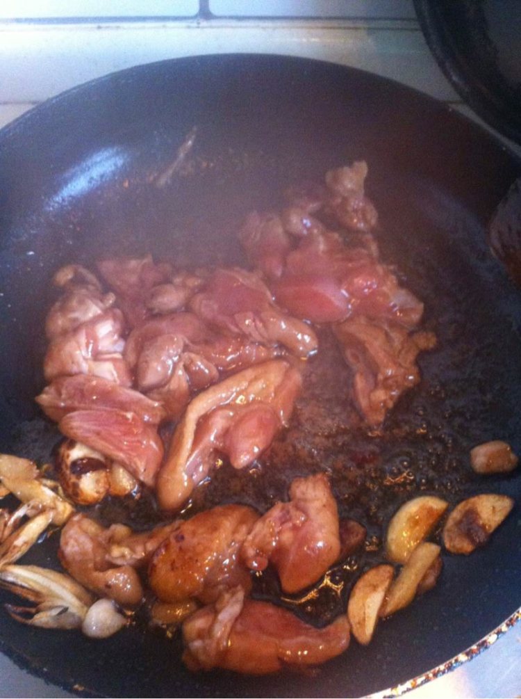 香菇滑鸡煲仔饭步骤7
