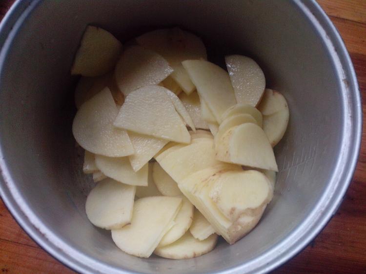 土豆烤鸡腿步骤1