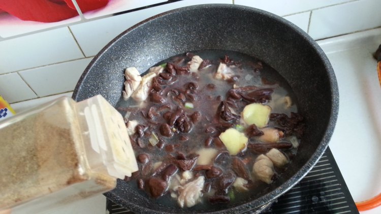 红蘑炖鸡块步骤10