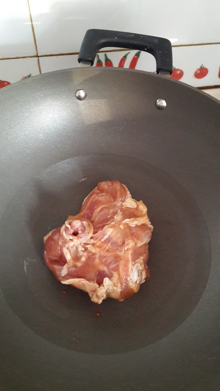 家常鸡腿盖饭步骤1