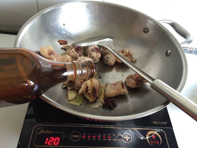 鸡腿山药黄花菜步骤3