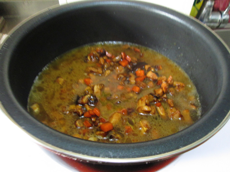 香菇鸡肉焖饭步骤11