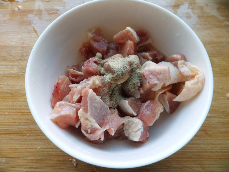 奶油蘑菇鸡肉焗饭步骤2