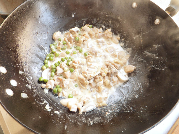 奶油蘑菇鸡肉焗饭步骤9