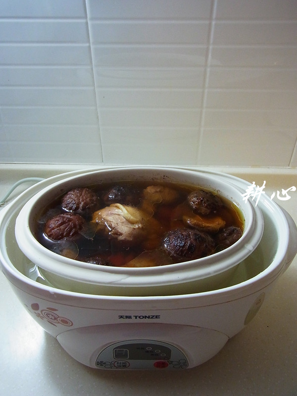 香菇栗子炖鸡腿步骤7