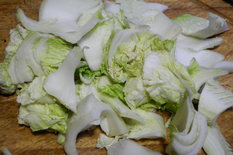 白菜香菇烧鸡块步骤2