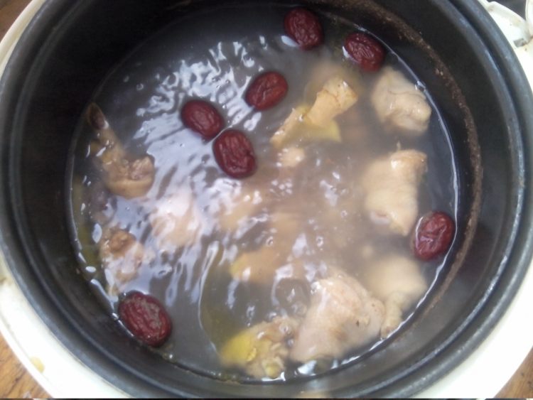 红枣海参鸡腿汤步骤6