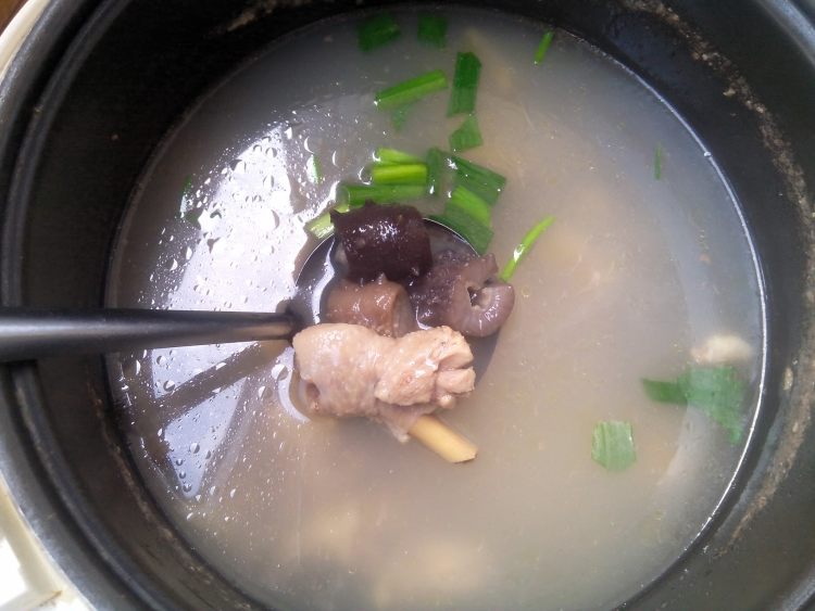 红枣海参鸡腿汤步骤8