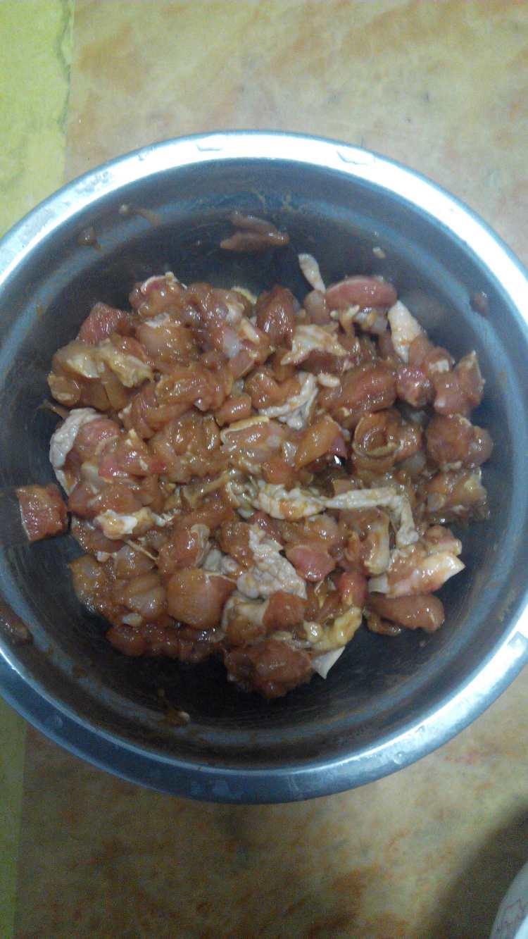 马蹄香菇炒鸡肉步骤4