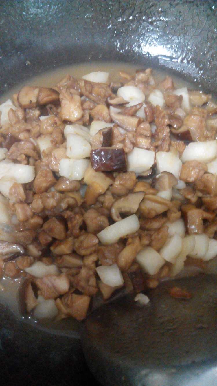 马蹄香菇炒鸡肉步骤10