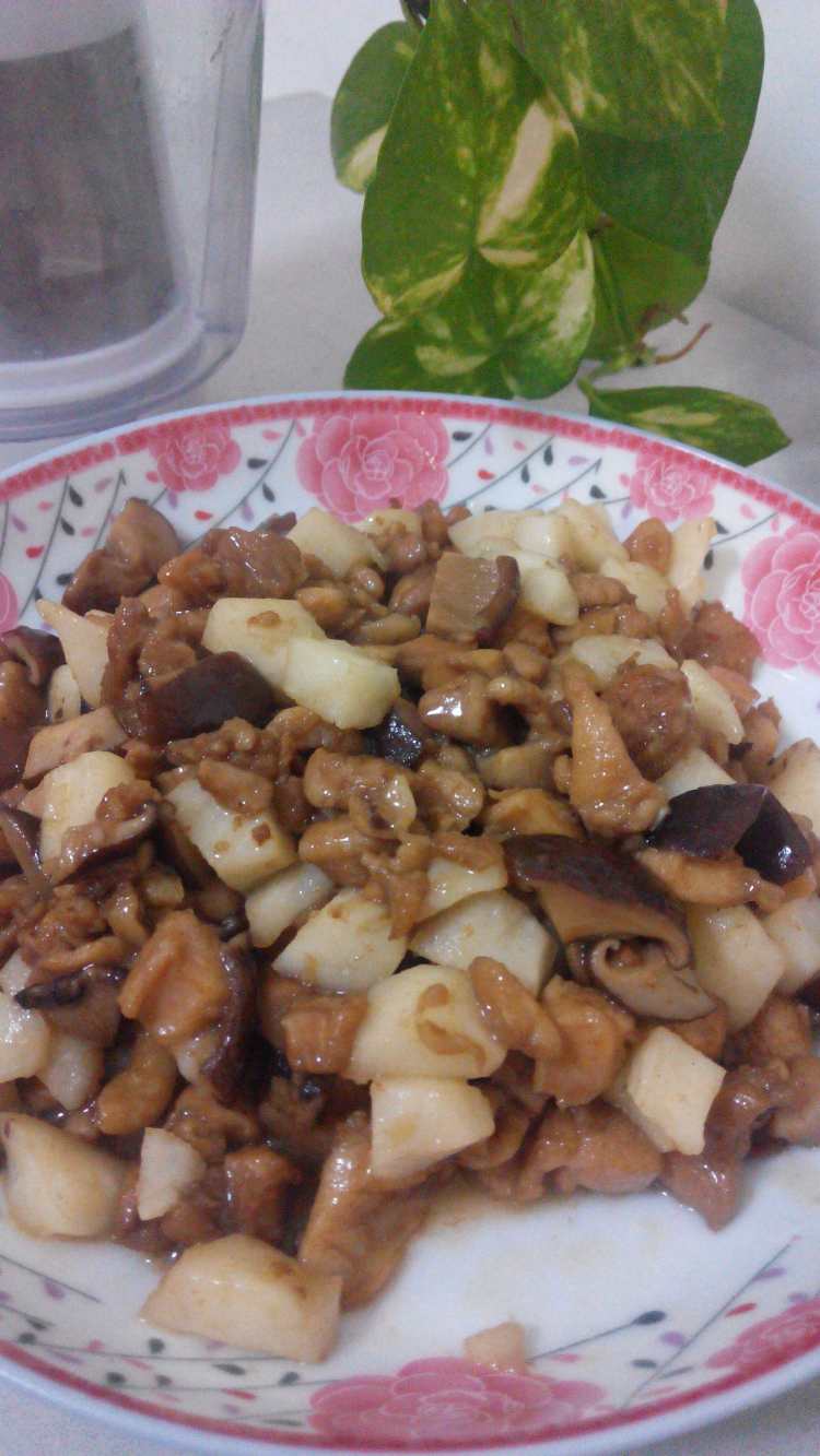 马蹄香菇炒鸡肉步骤11