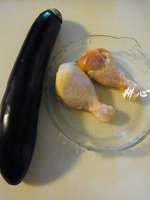 鸡腿蒸茄步骤1