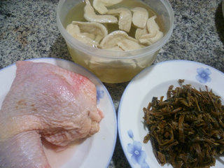 梅干菜大豆蛋白烧鸡腿步骤1