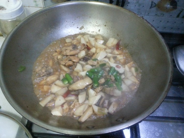杏鲍菇炖鸡腿步骤9