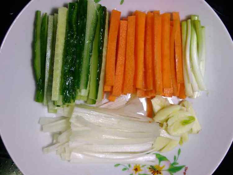鸡腿彩卷步骤4