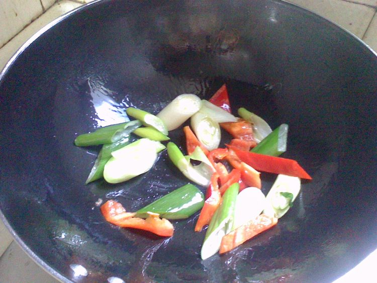 鸡腿肉炒莴笋步骤6