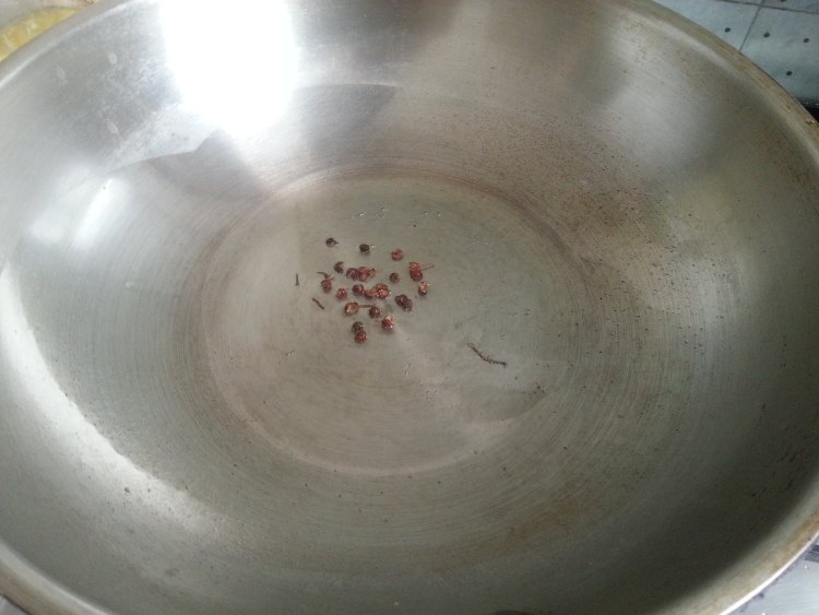 西葫芦萝卜炒鸡腿步骤4