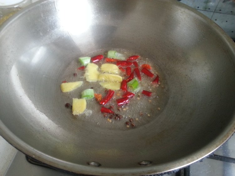 西葫芦萝卜炒鸡腿步骤5