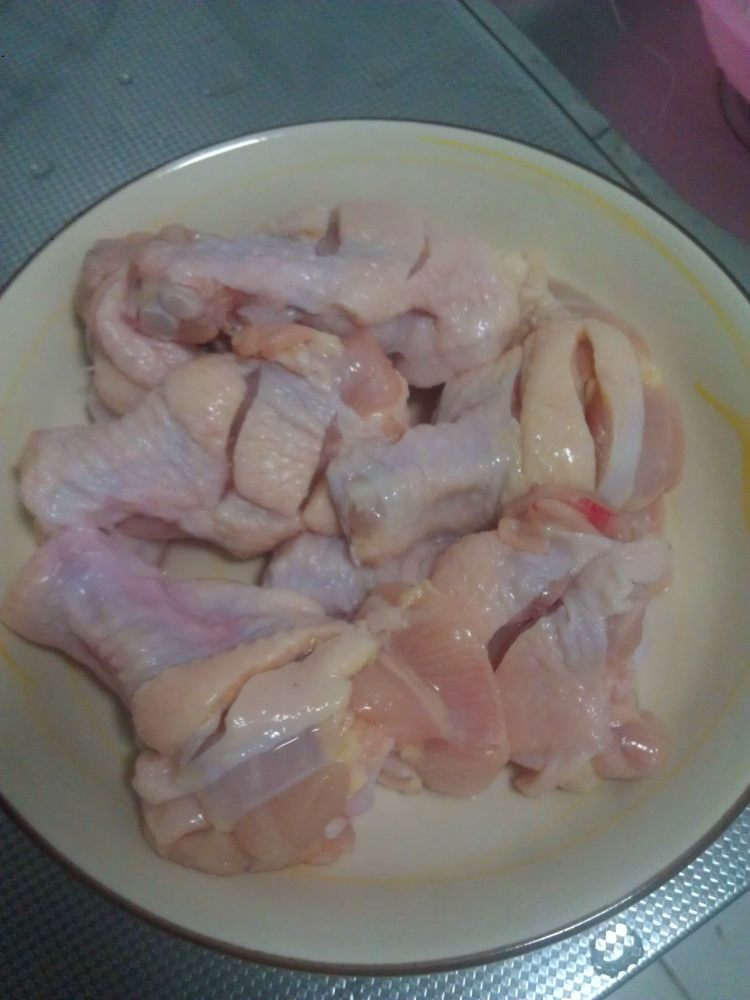 榨菜粉丝蒸鸡腿步骤2