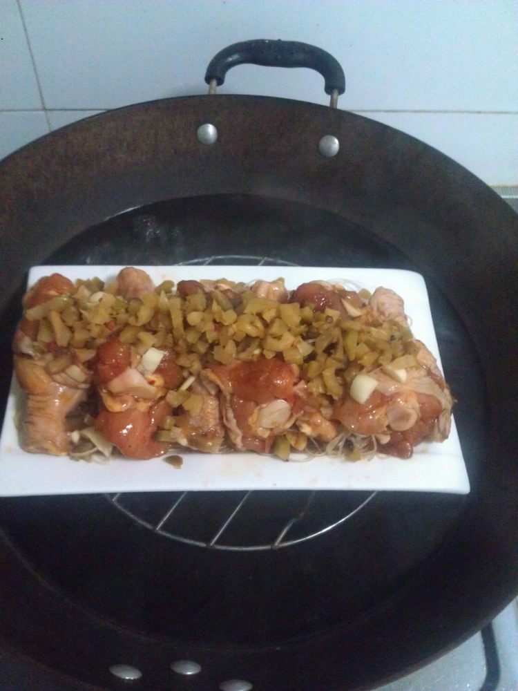 榨菜粉丝蒸鸡腿步骤6