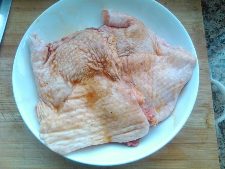 蚝油焖鸡腿肉步骤3