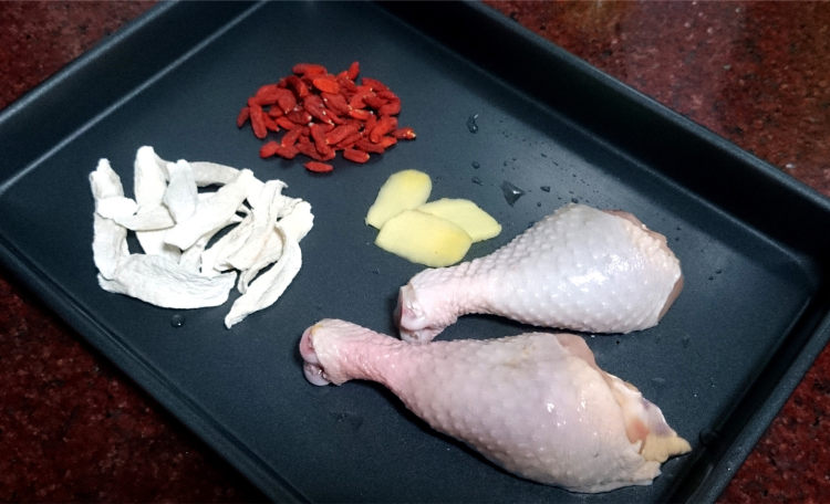 枸杞鸡肉汤步骤2